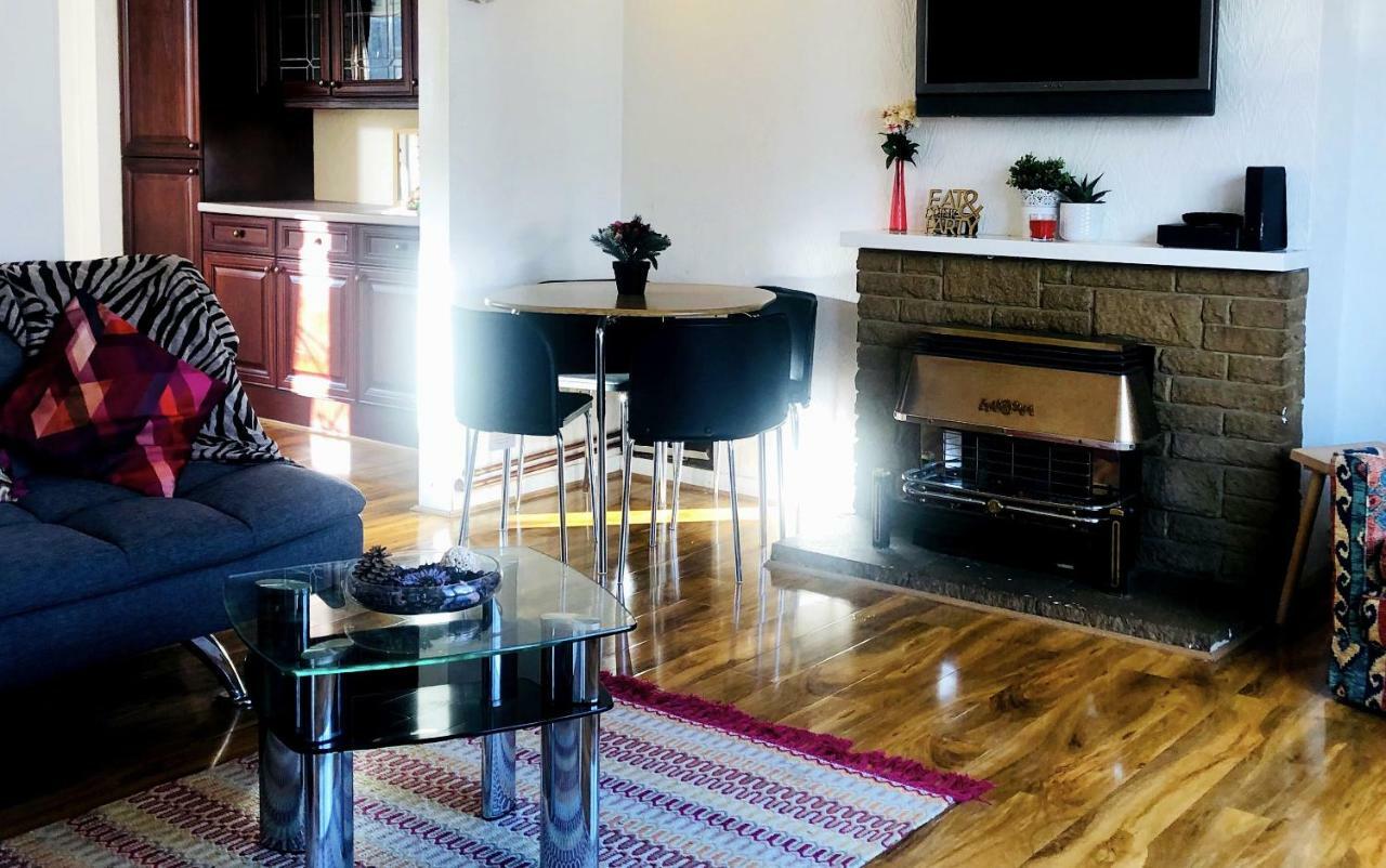 33Sm12 Dreams Unlimited Serviced Accommodations Staines Stanwell ภายนอก รูปภาพ