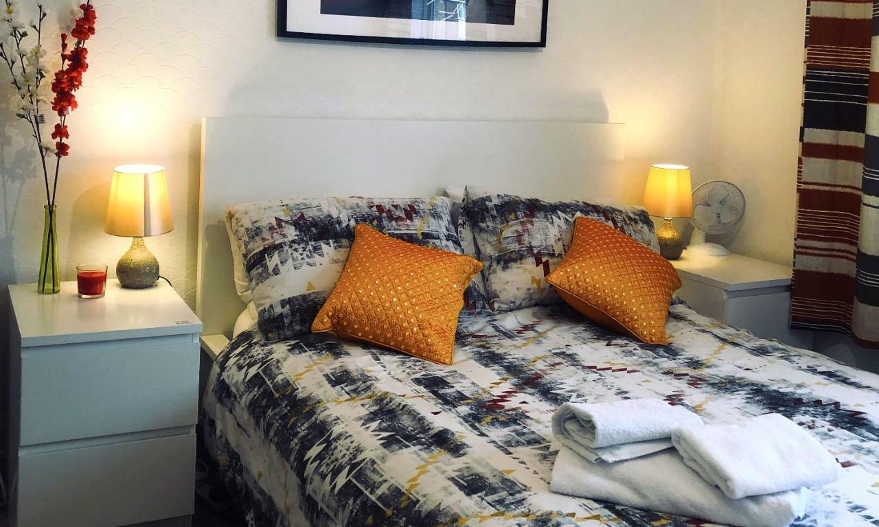 33Sm12 Dreams Unlimited Serviced Accommodations Staines Stanwell ภายนอก รูปภาพ